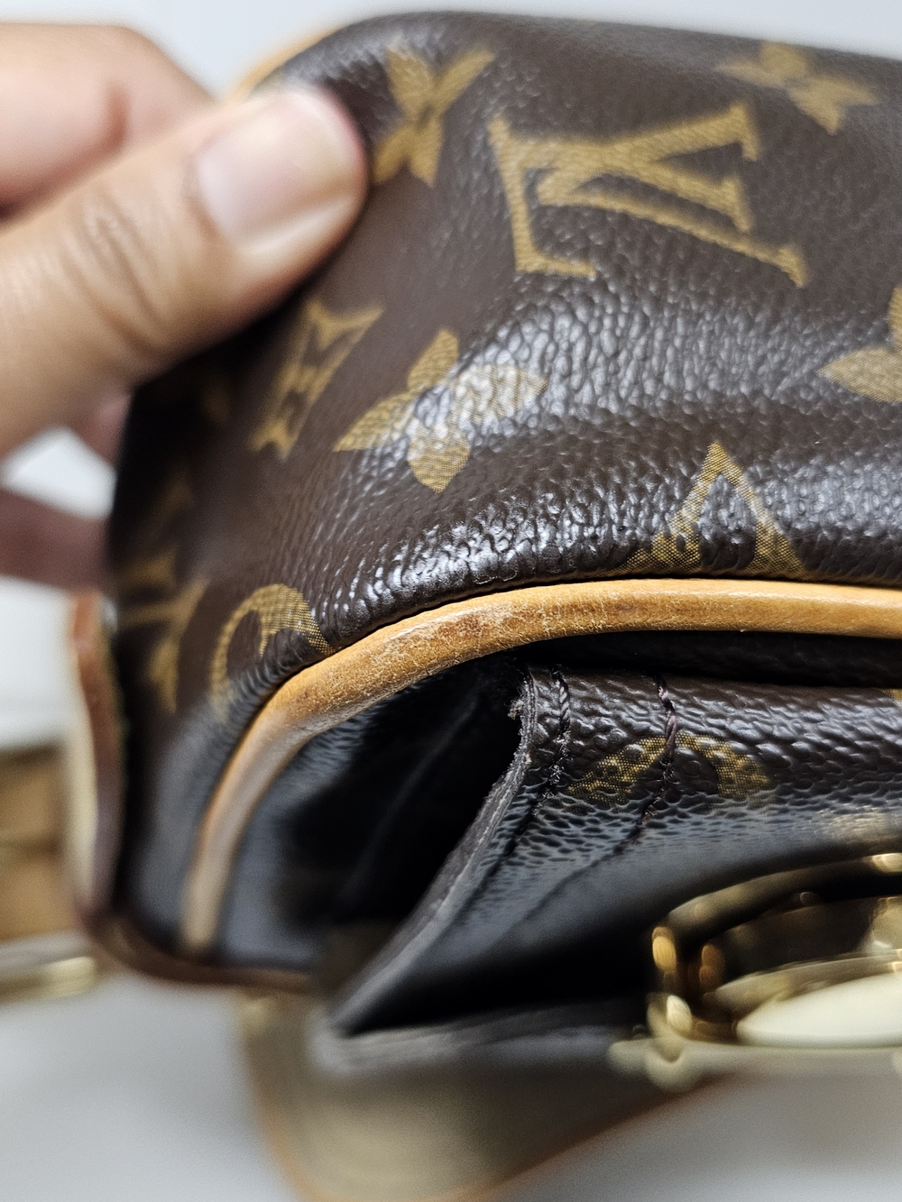 Louis Vuitton Hudson Monogram Canvas Shoulder Bag in Brown and Tan - Picture 10 of 16